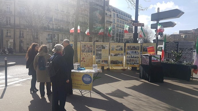 خروش ایرانیان آزاده علیه نمایش انتخابات رژیم آخوندی در پاریس