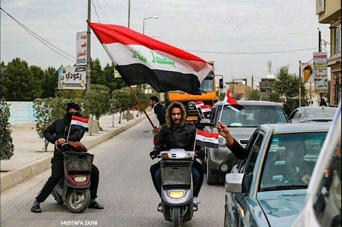 کربلا - تظاهرات با خودروها و به‌دست گرفتن پرچمهای عراق 