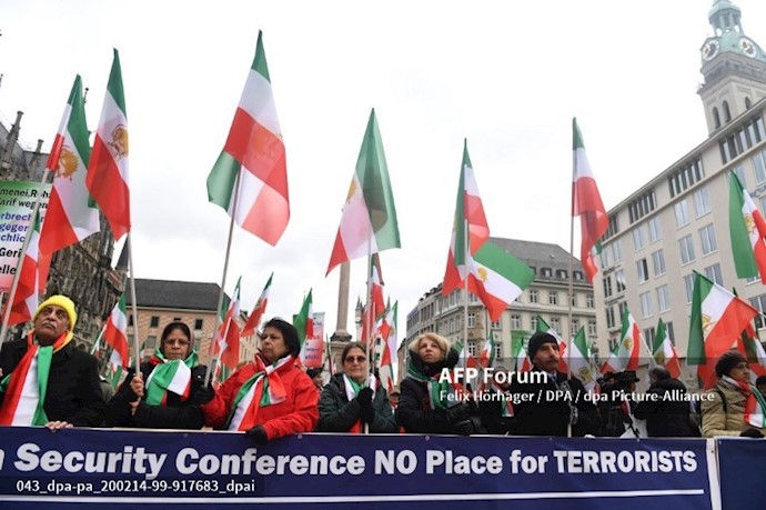 تصویری خبرگزاری فرانسه- تظاهرات ایرانیان آزاده در مونیخ علیه حضور ظریف