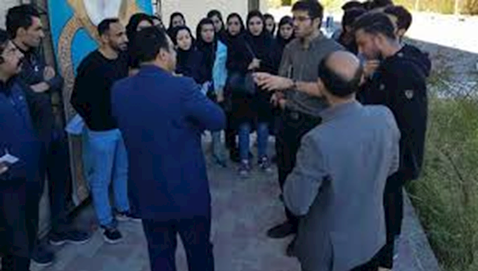 تجمع اعتراضی دانشجویان پردیس علوم پزشکی تهران