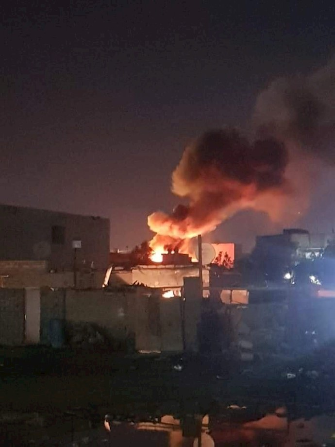 به آتش کشیدن منزل عادل الدخیلی استاندار سابق ذی‌قار توسط قیام‌کنندگان عراقی