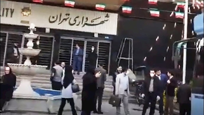 تهران-اعتراض دستفروشان در مقابل شهرداری