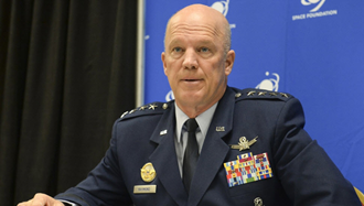 ژنرال جان ریموند، فرمانده نیروی فضایی آمریکا 