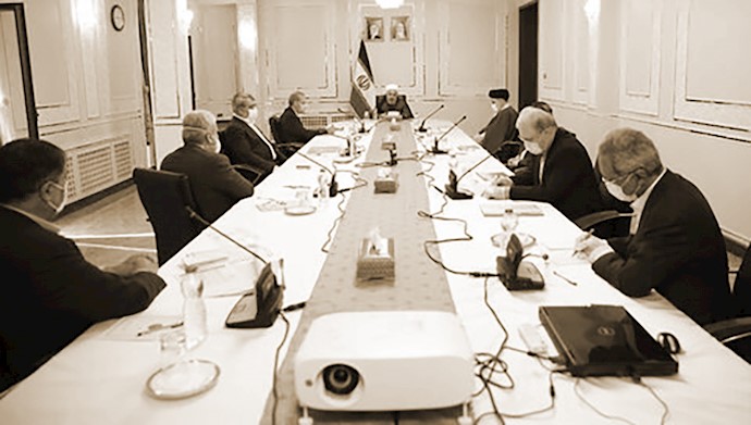 آخوند روحانی در جلسه کرونای رژیم