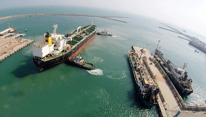 کشتی به گل نشسته ایرانی در سنگاپور 