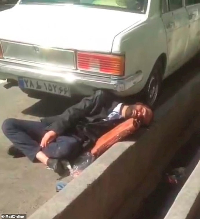 دیلی میل: فیلمهای تکان‌دهنده حاکیست ایرانیان بیمار در خیابان‌ها غش می‌کنند
