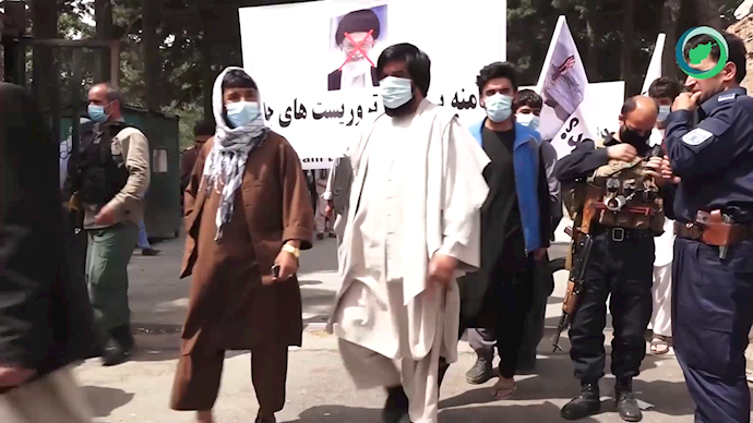 تظاهرات مردم افغانستان در کابل، با شعارهای مرگ بر خامنه‌ای با آتش زدن تصویر خامنه‌ای جنایتکار