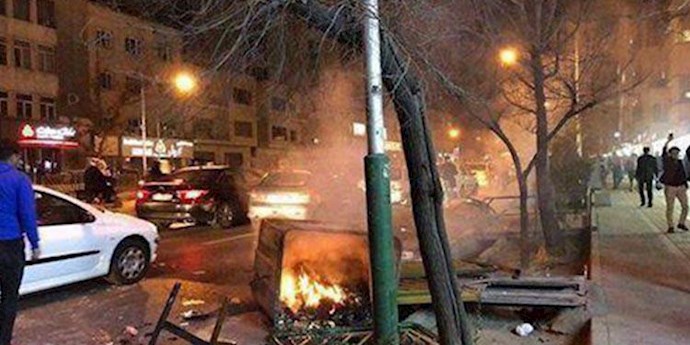 صحنه‌ای از قیام مردم ایران علیه آخوندهای حاکم