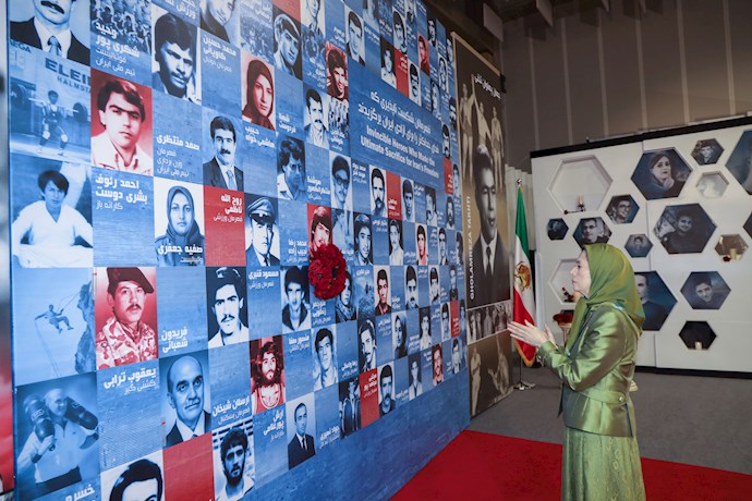 مریم رجوی - گل‌گذاری بر تصویر قهرمان ملی شهید نوید افکاری - 1