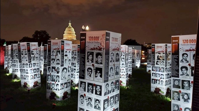 نمایشگاه قتل‌عام سال ۶۷ مقابل کنگره آمریکا