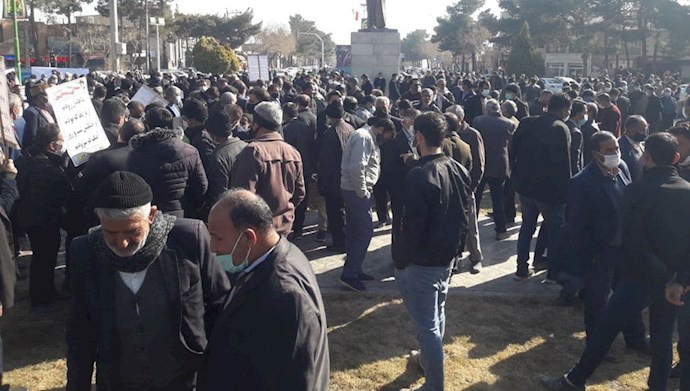 تجمع اعتراضی کشاورزان شرق اصفهان در فلکه خوراسگان
