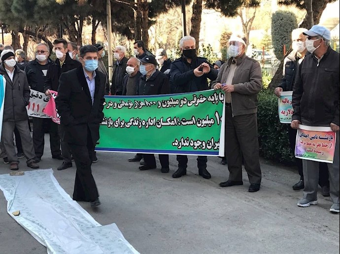 تجمع اعتراضی بازنشستگان و مستمری‌بگیران تأمین اجتماعی در مشهد