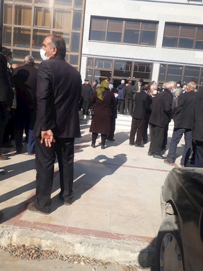 تجمع اعتراضی بازنشستگان و مستمری‌بگیران تأمین اجتماعی در کرمانشاه
