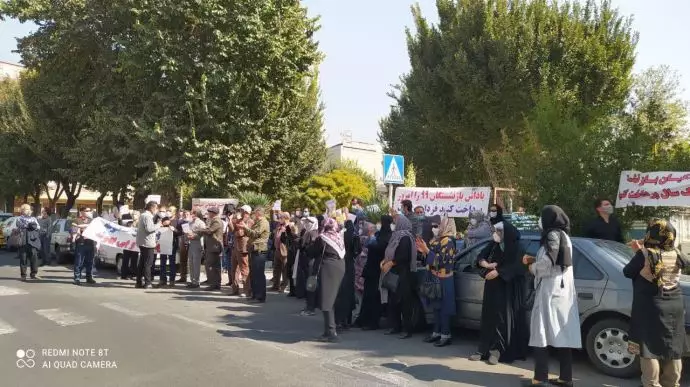 تجمع اعتراضی بازنشستگان آموزش و پرورش در تهران - 1