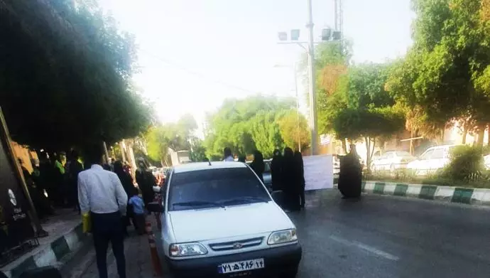 اهواز. تجمع اعتراضی خانواده‌های کارگران شهرداری منطقه۶