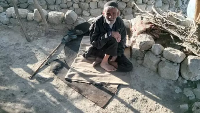 پیرمرد زلزله زده در اندیکا