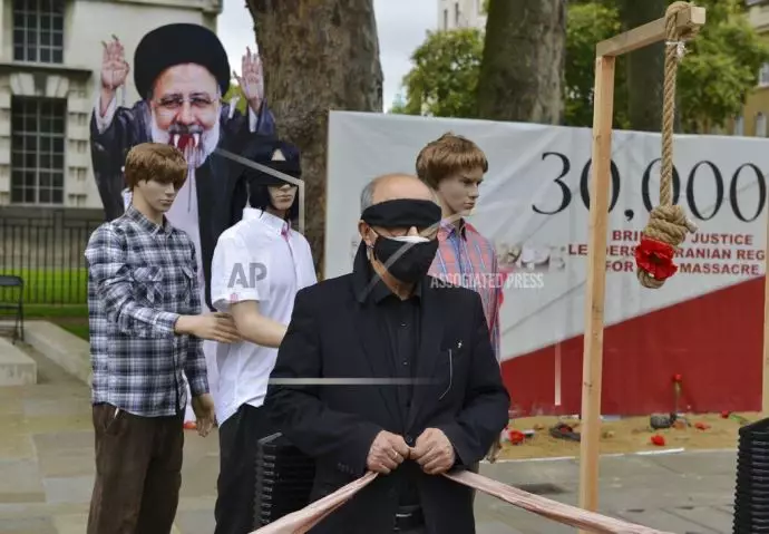 تظاهرات ایرانیان آزاده در انگلستان در آستانه روز جهانی علیه مجازات اعدام و در اعتراض به حضور رئیسی جلاد در کنفرانس آب و هوا در گلاسکو - 8