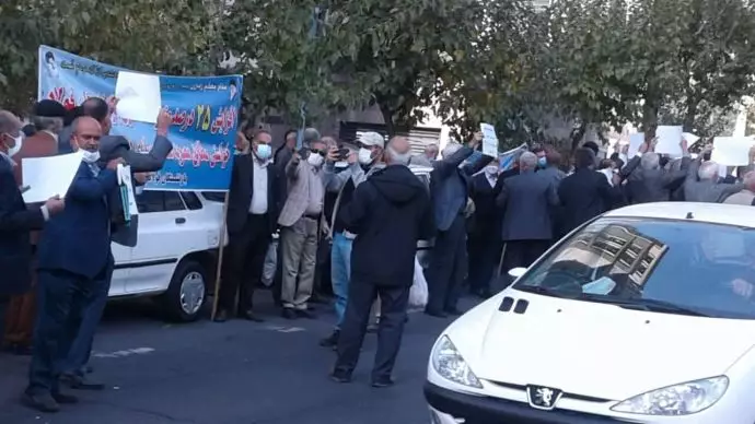 تجمع اعتراضی بازنشستگان فولاد در تهران -۳ آبان۱۴۰۰ - 5