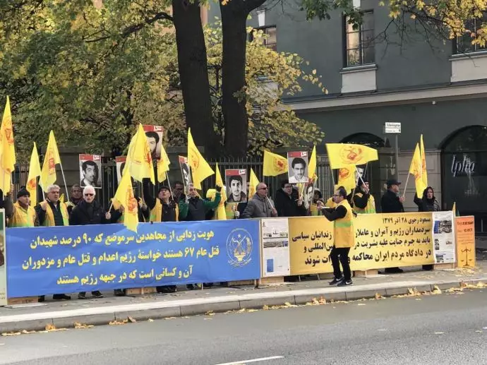تظاهرات ایرانیان آزاده و هواداران سازمان مجاهدین، همزمان با دادگاه دژخیم حمید نوری با شعار: چهار دهه جنایت، مرگ بر این ولایت - 2