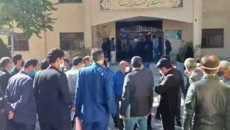تجمع اعتراضی کارکنان اداری قضاییه سمیرم سوم آبان