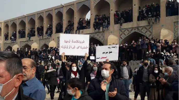تظاهرات مردم اصفهان علیه بی آبی