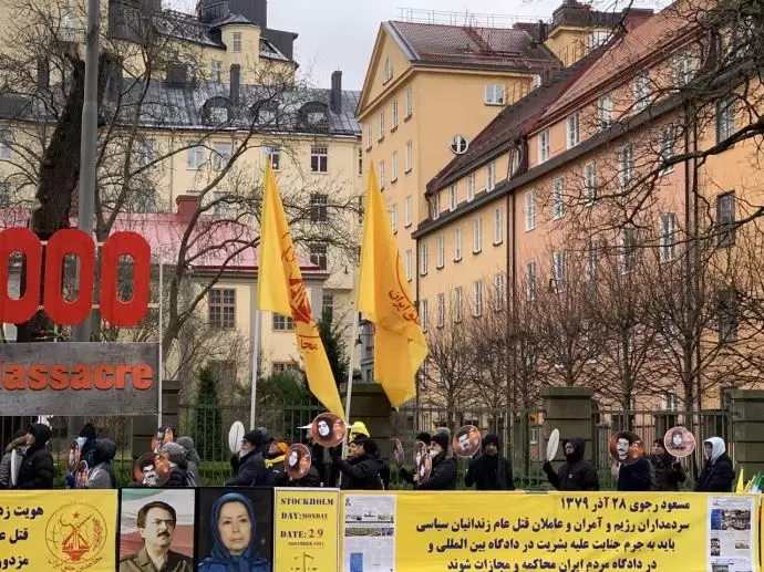تظاهرات ایرانیان آزاده در سوئد همزمان با چهارمین جلسه بازپرسی از دژخیم حمید نوری در برابر دادگاه - ۸آذرماه - 5