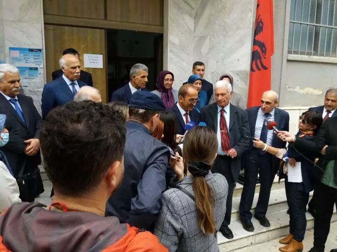 تصویری از خروج برادر مجاهد محمد زند از دادگاه دژخیم حمید نوری در دورس آلبانی - 0