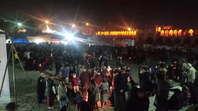 تجمع شبانه کشاورزان در زاینده رود اصفهان