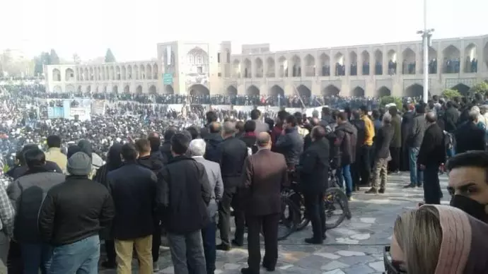 تجمع دهها هزار نفره مردم اصفهان 