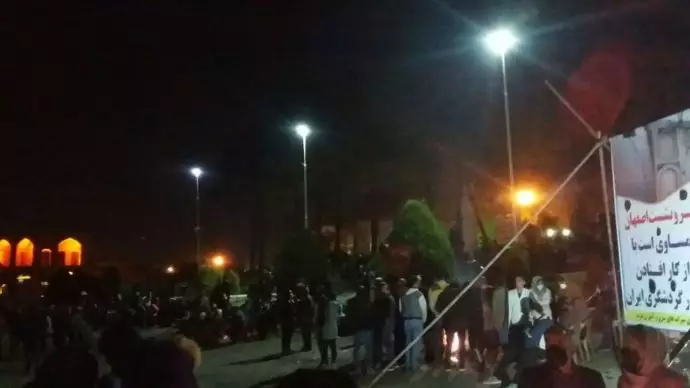 زاینده رود اصفهان - حضور مردم در همراهی و حمایت از کشاورزان متحصن ساعت ۲۳ - 0