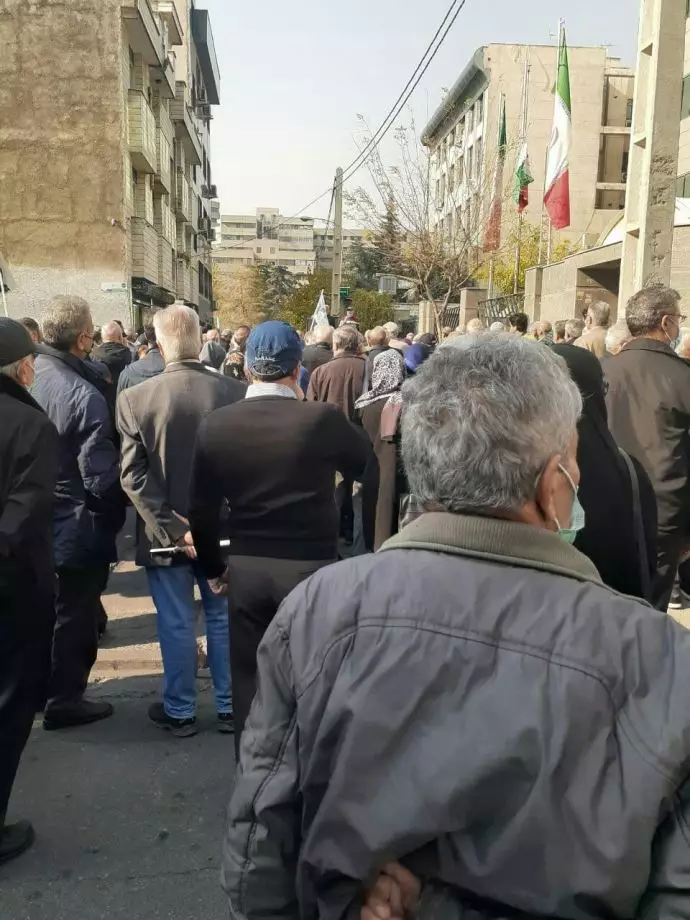 تجمع اعتراضی بازنشستگان هواپیمایی هما در تهران - 0
