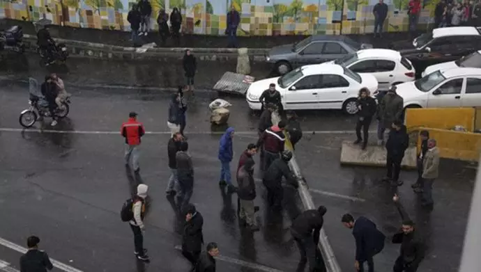 تجارب قیام آبان – شیوه‌های ایجاد ترافیک توسط قیام‌آفرینان - گزارش تصویری - 0
