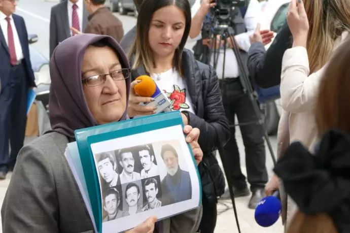 مصاحبه خواهر مجاهد خدیجه برهانی با خبرنگاران حاضر در برابر دادگاه دورس - 0