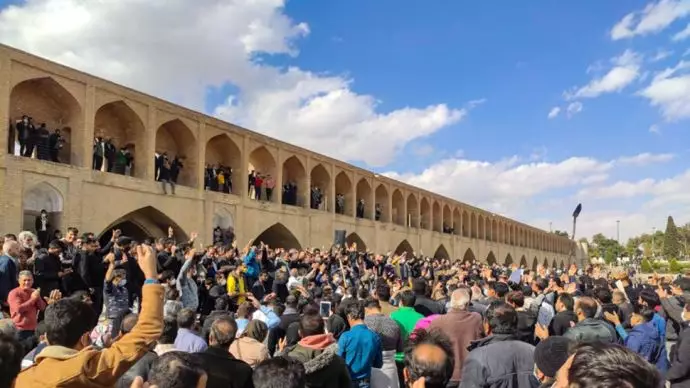 اعتراض مردم علیه بی‌آبی در   اصفهان