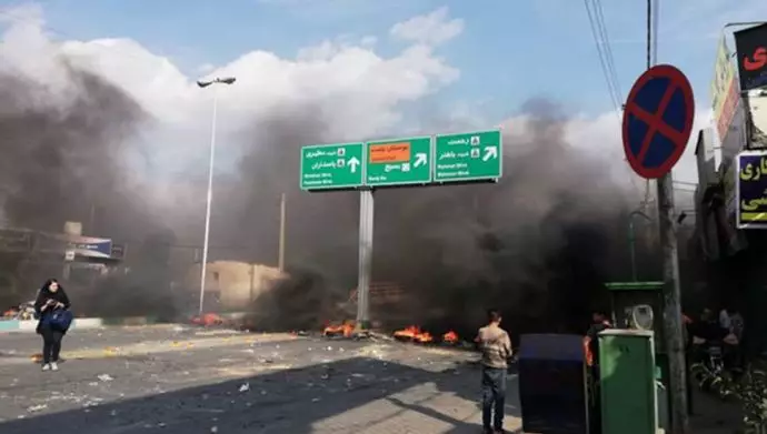 تجارب قیام آبان – شیوه‌های ایجاد ترافیک توسط قیام‌آفرینان - گزارش تصویری - 2