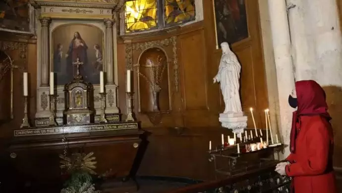 مریم رجوی رئیس جمهور برگزیده مقاومت در کلیسای اعظم پونتواز  - ۴دی ۱۴۰۰