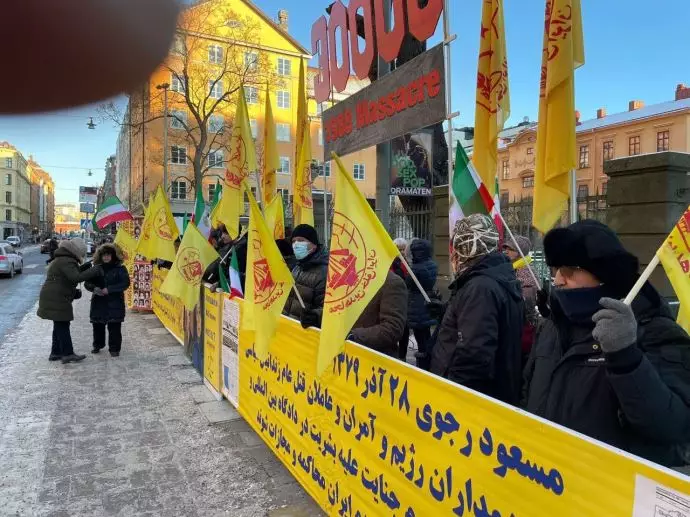 -دادگاه دژخیم حمید نوری در استکهلم و آکسیون اعتراضی ایرانیان آزاده و هواداران مجاهدین در سوئد