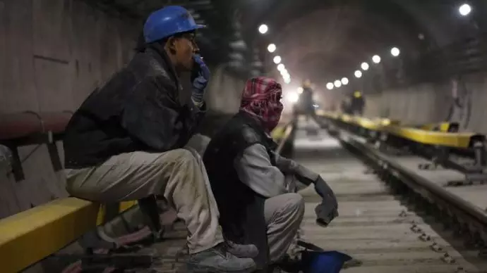 در سایه حکومت آخوندی کارگران هر روز فقیرتر می‌شوند