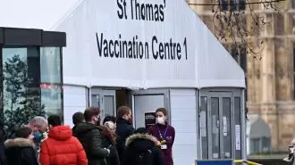 صف واکسیناسیون در انگلستان