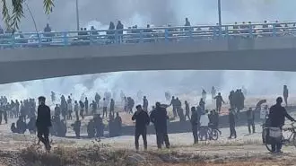 شلیک گاز اشک آور و گلوله های ساچمه‌ای در اعتراضات اصفهان