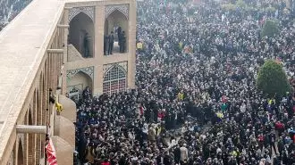 تظاهرات مردم اصفهان در بستر زاینده رود