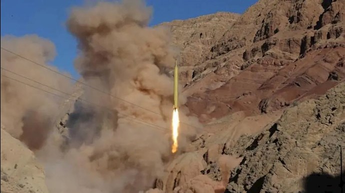 پرتاب موشک توسط  شبه‌نظامیان حوثی - آرشیو