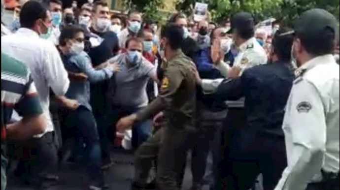 حمله مأموران سرکوبگر به تظاهرکنندگان آذویکو