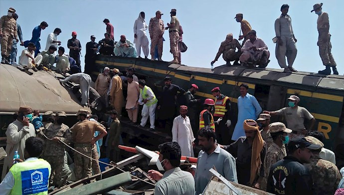 برخورد دو قطار در پاکستان