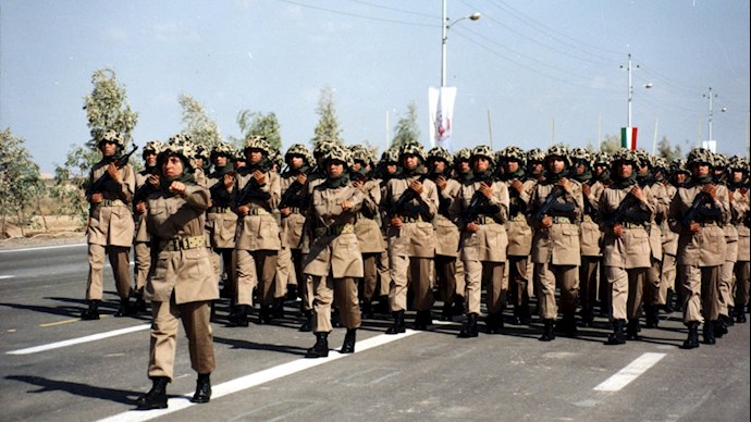 تصویری از رژه یگانهای نمونه ارتش آزادیبخش ملی ایران در قرارگاه اشرف - آرشیو