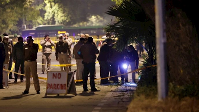 پلیس در محل انفجار بمب مقابل سفارت اسرائیل در هند