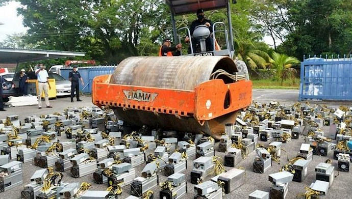 پلیس مالزی بیش از هزار دستگاه استخراج بیت کوین را خرد کرد