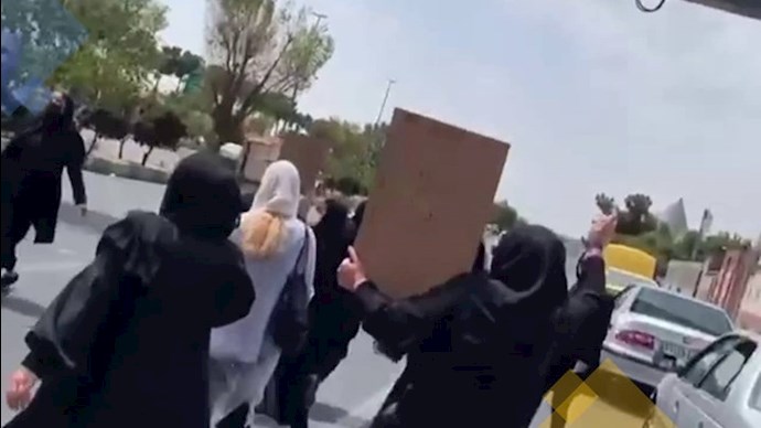 -تظاهرات مادران و خانواده شهیدان آبان ۹۸ در تهران - 1