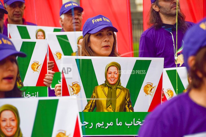 -انعکاس تصویری خبرگزاری آسوشیتدپرس از برگزاری تظاهرات علیه رژیم و حمایت از مریم رجوی - 16