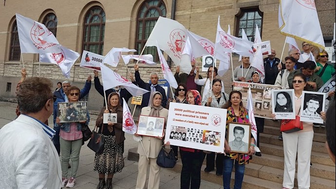 هواداران سازمان مجاهدین در برابر دادگاه دژخیم حمید نوری